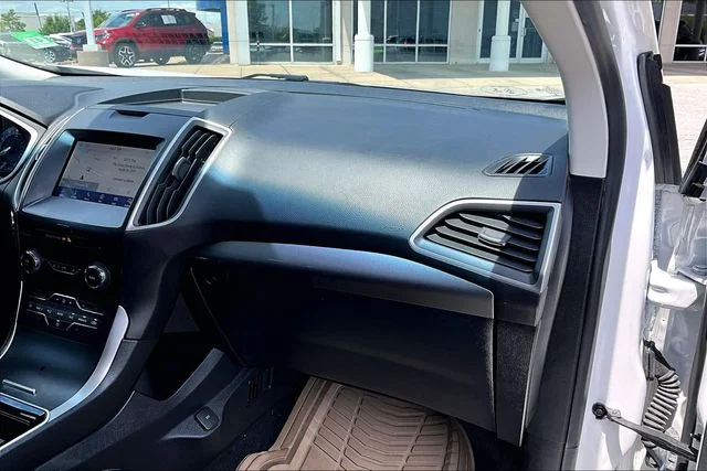 Used 2020 White Ford SEL image 21