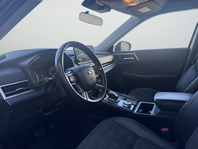 Used 2024 Gray Mitsubishi SE image 12