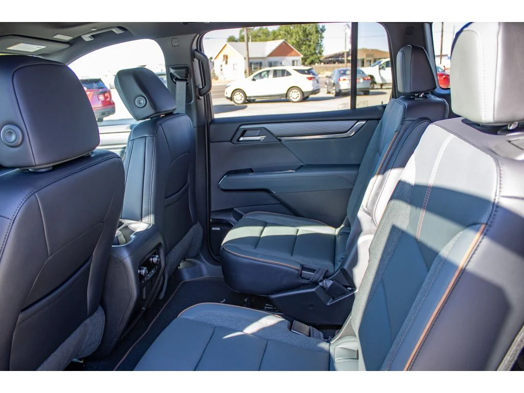 New 2026 RIVERSTONE METALLIC GMC AWD AT4 image 21