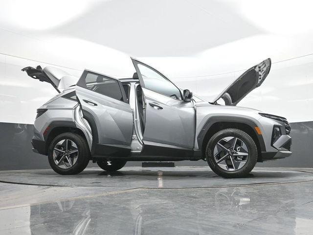 New 2026 Silver Hyundai SEL Premium AWD image 31