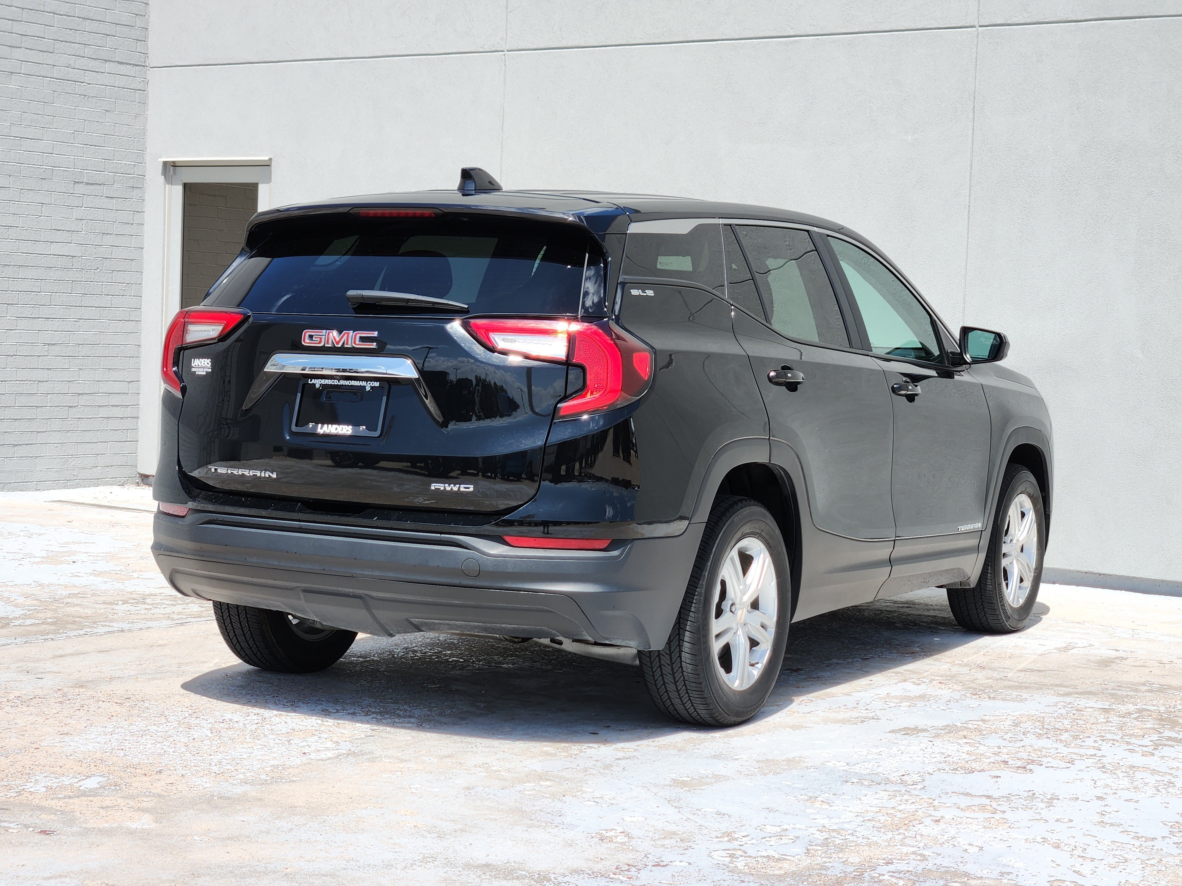 Used 2024 Ebony Twilight Metallic GMC SLE image 9