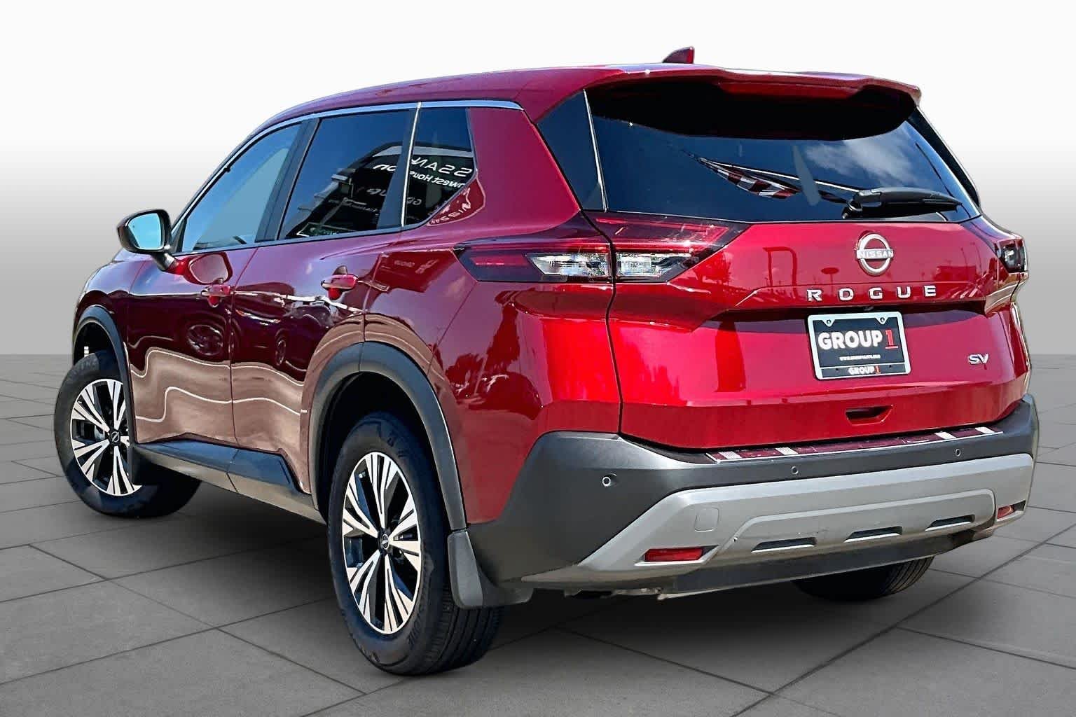 Used 2023 Scarlet Ember Tintcoat Nissan SV image 11