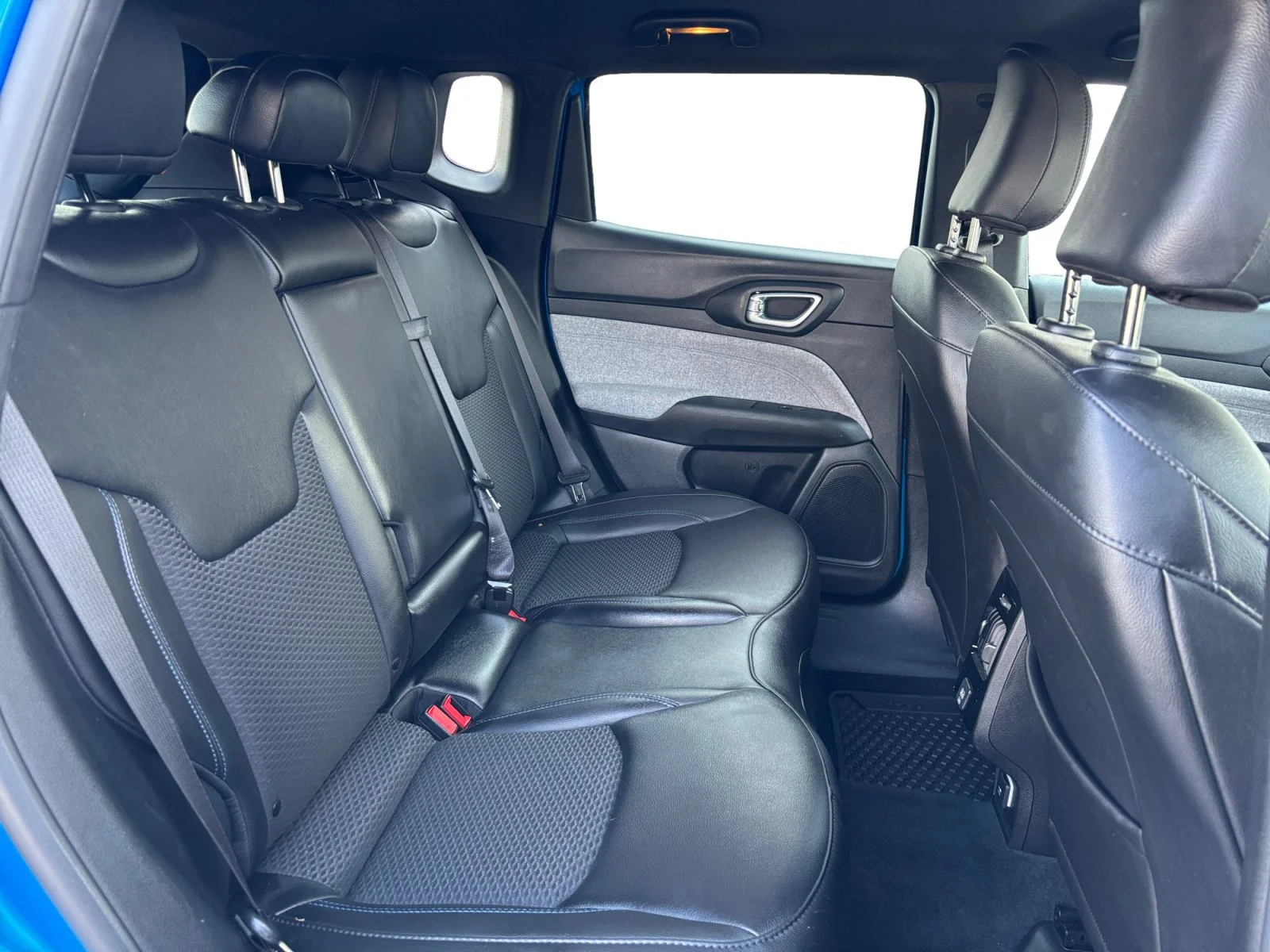 Used 2025 Blue Jeep North image 18