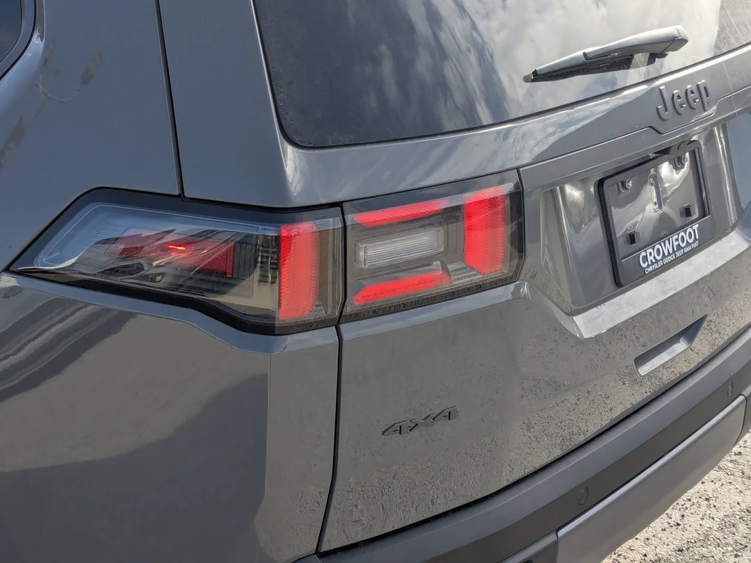 New 2026 Grey Jeep Limited - - 4x4 - Hybrid - Preferred Package 23G - Pano Sunroof & More! image 11