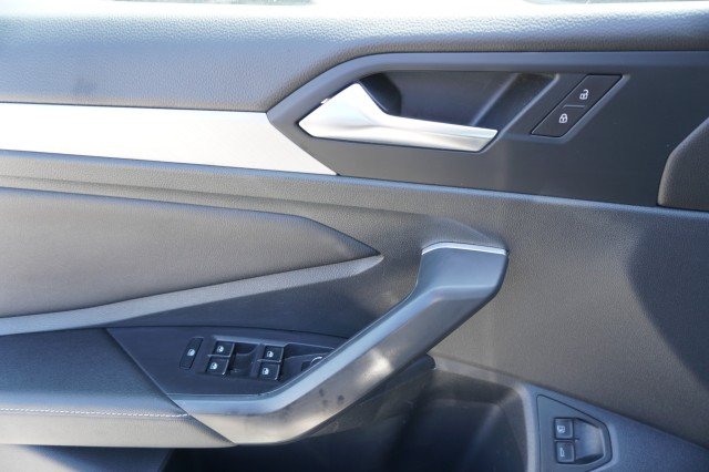 Used 2024  Volkswagen SE image 12