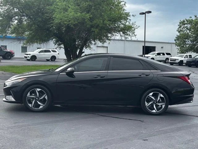 Used 2023 Black Hyundai Limited image 4