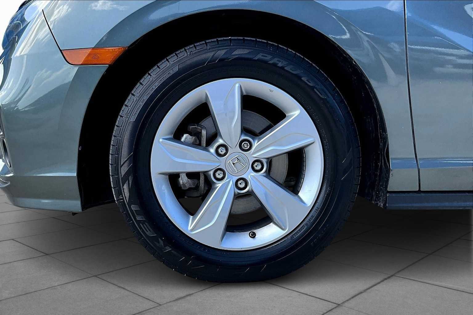 Used 2018 Modern Steel Metallic Honda EX image 10