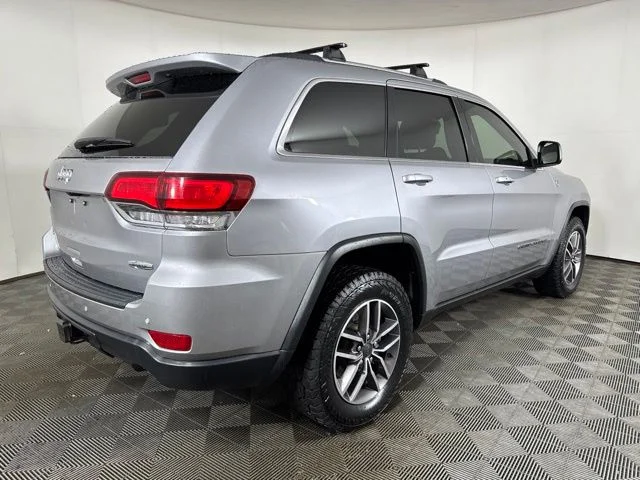 Used 2020 Billet Silver Metallic Jeep Laredo image 3