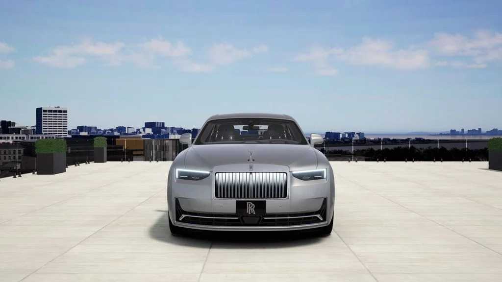 New 2027 Silver Rolls-Royce  image 4