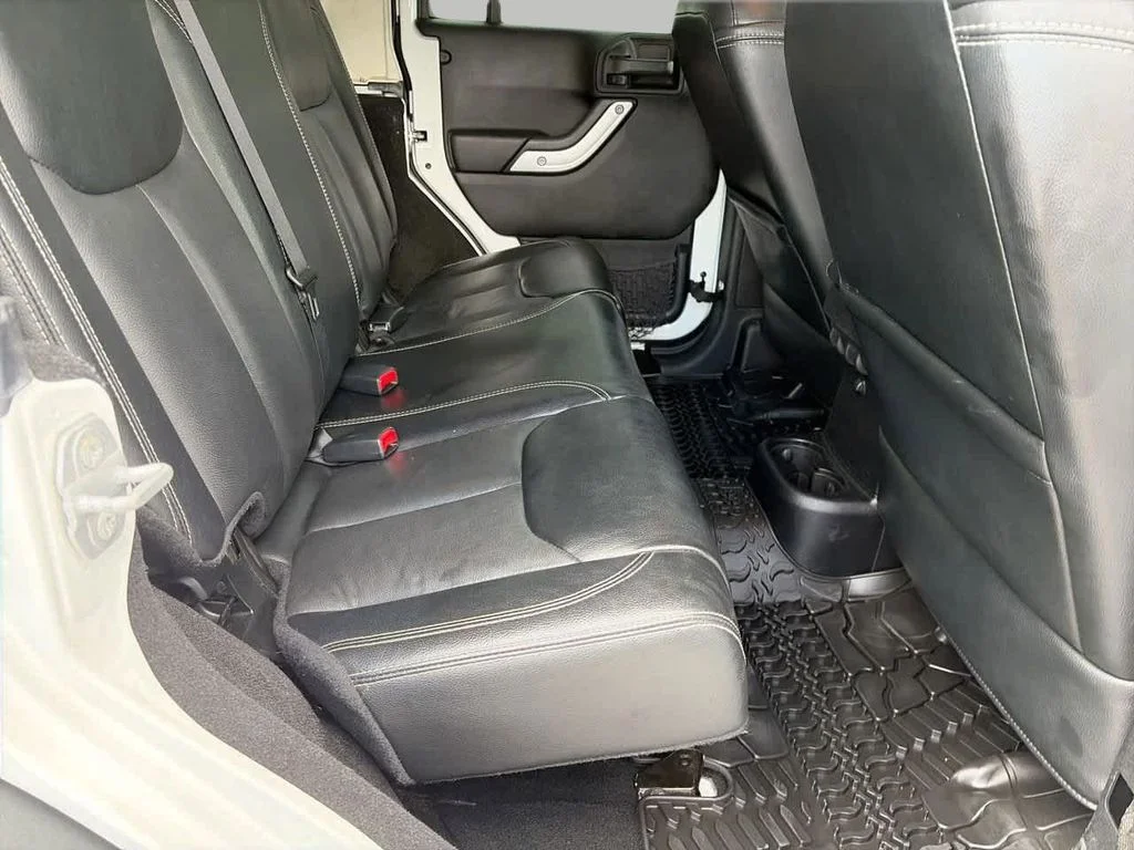 Used 2016 White Jeep Unlimited Rubicon image 13