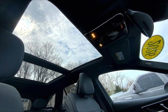 Used 2026 White Mercedes-Benz GLC 300 image 11