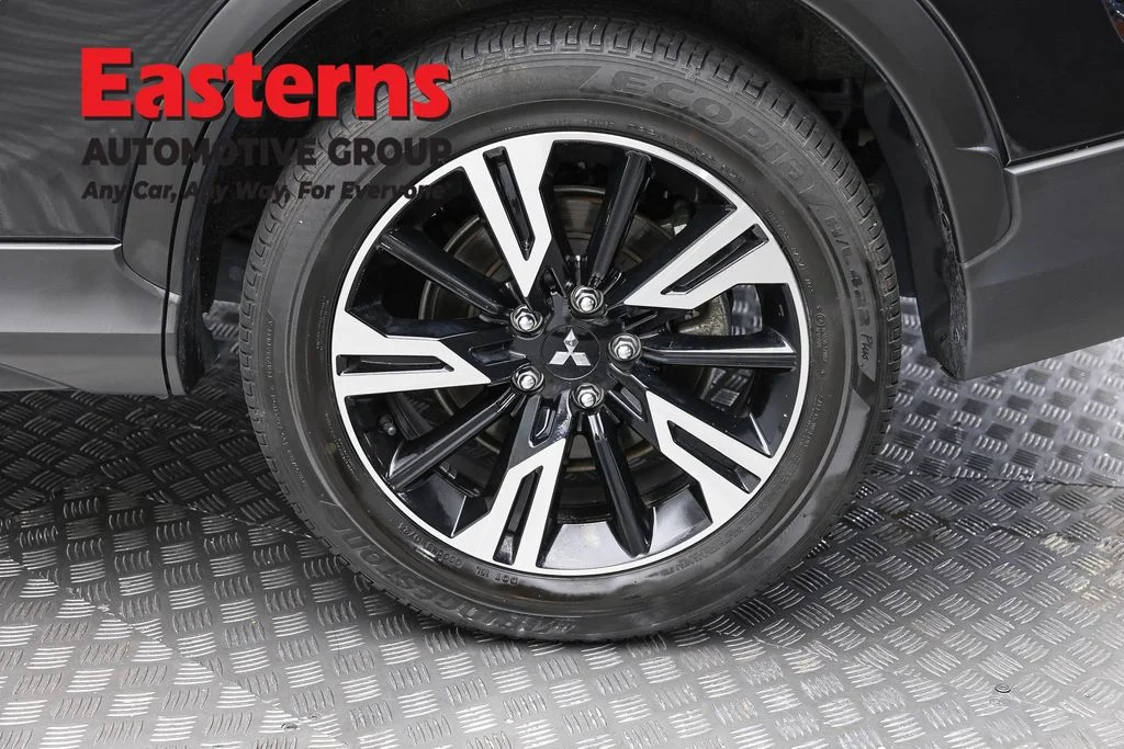 Used 2024 Black Mitsubishi SE image 8