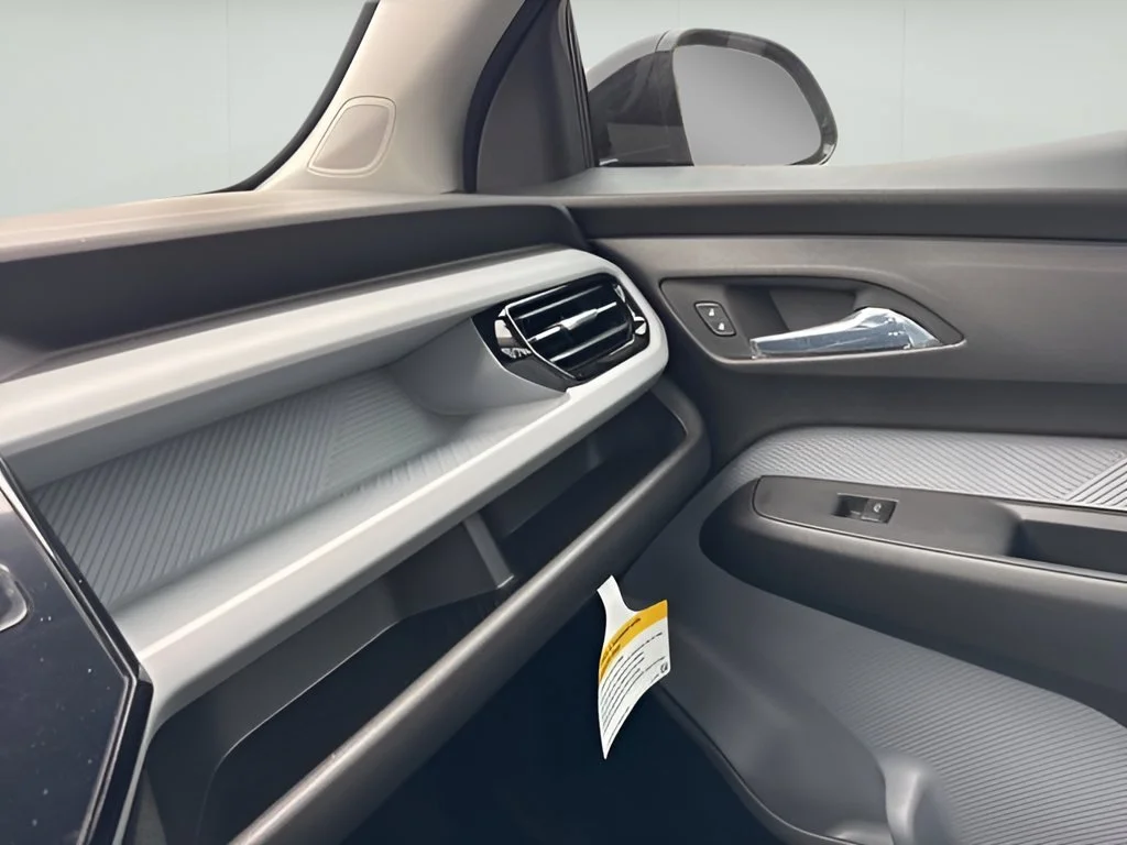New 2027 Mosaic Black Metallic Chevrolet LT image 21