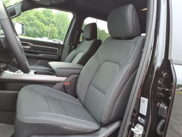 New 2026 Diamond Black Crystal Pearl-Coat Exterior Paint RAM Big Horn/Lone Star image 12