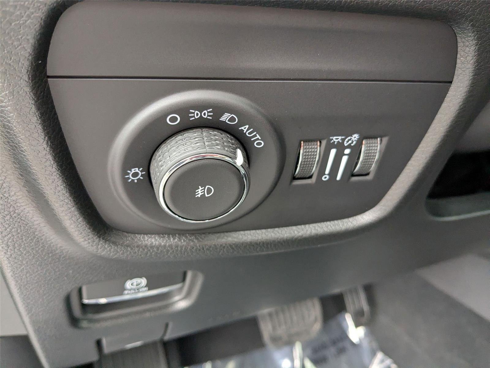 Used 2025 Baltic Gray Metallic Clearcoat Jeep Limited image 17