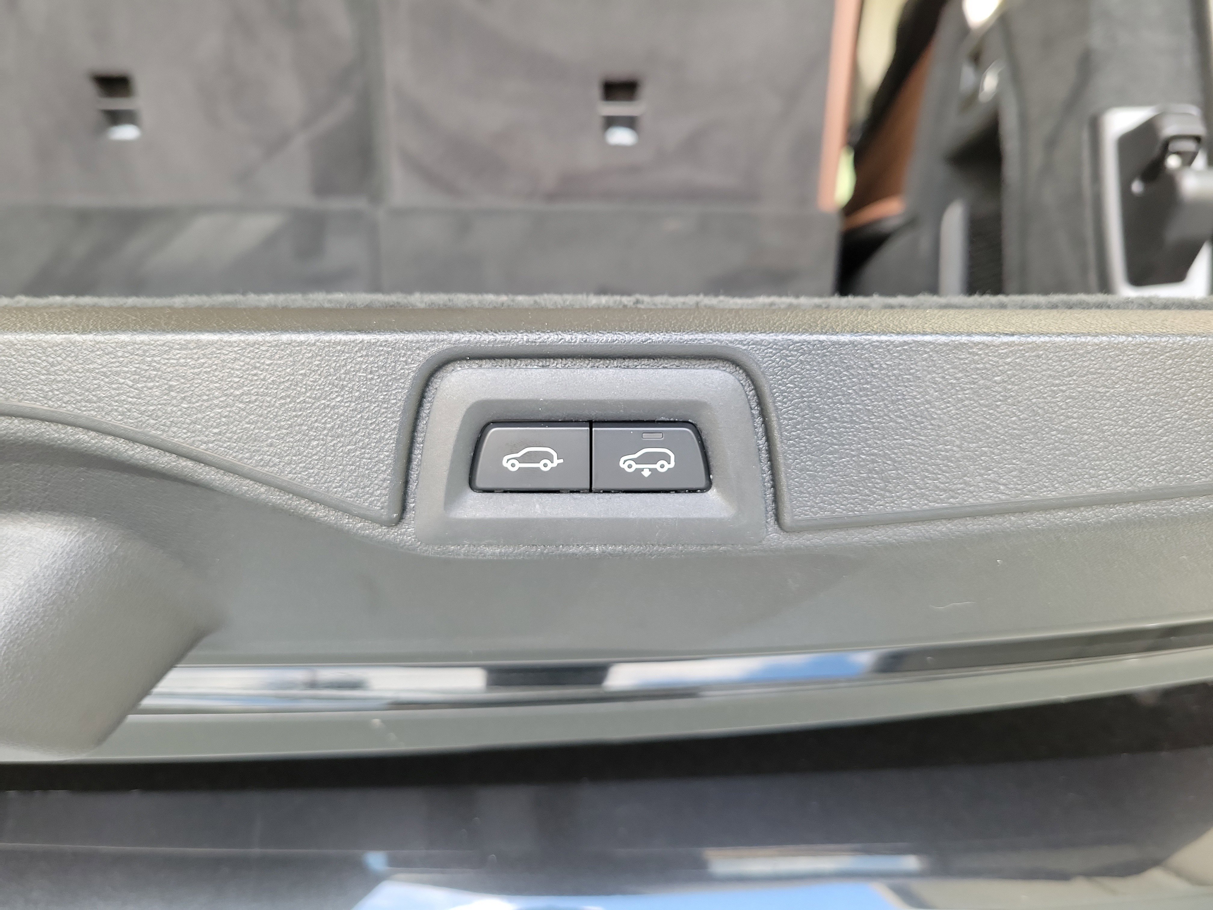 Used 2021 Black Sapphire Metallic BMW xDrive40i image 13