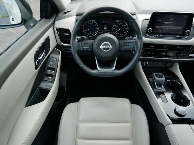 Used 2023 Pearl White Nissan SL image 11