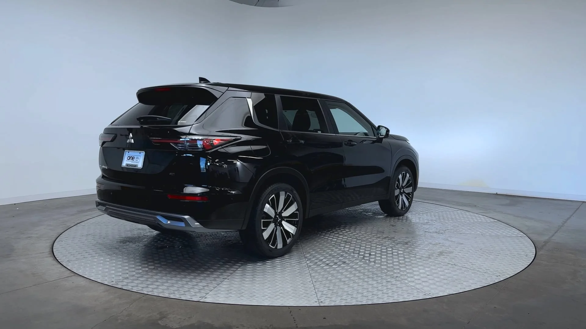 New 2026 Labrador Black Pearl Mitsubishi SE image 8