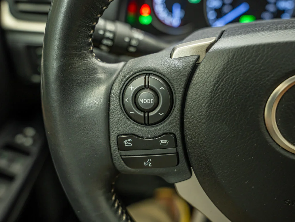 Used 2014 Pearl Lexus 200h image 27