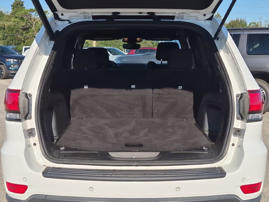 Used 2021 White Jeep Laredo image 27
