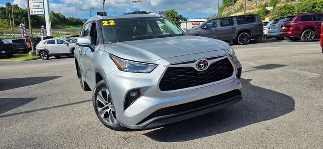 Used 2022 Silver Toyota XLE image 2