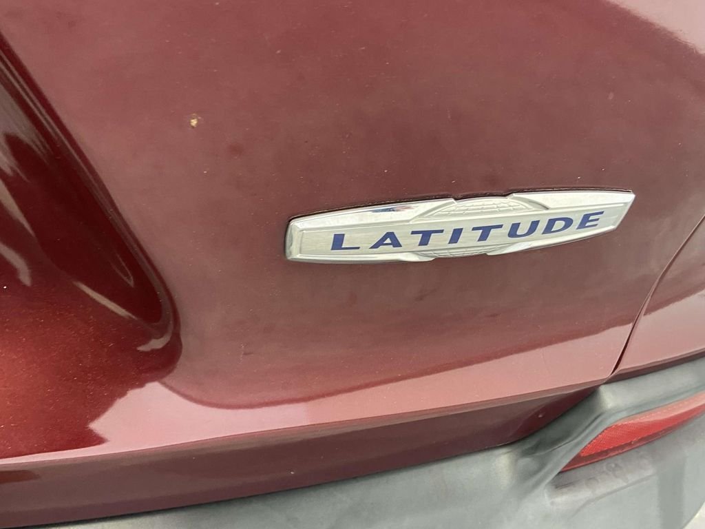 Used 2021 Red Jeep Latitude image 10