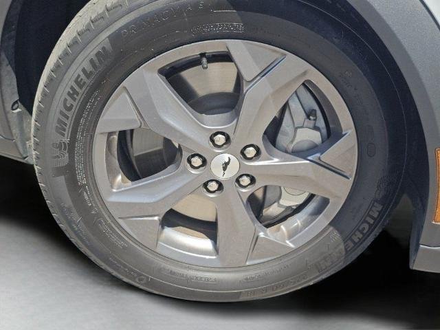 Used 2023 White Metallic Ford  image 15