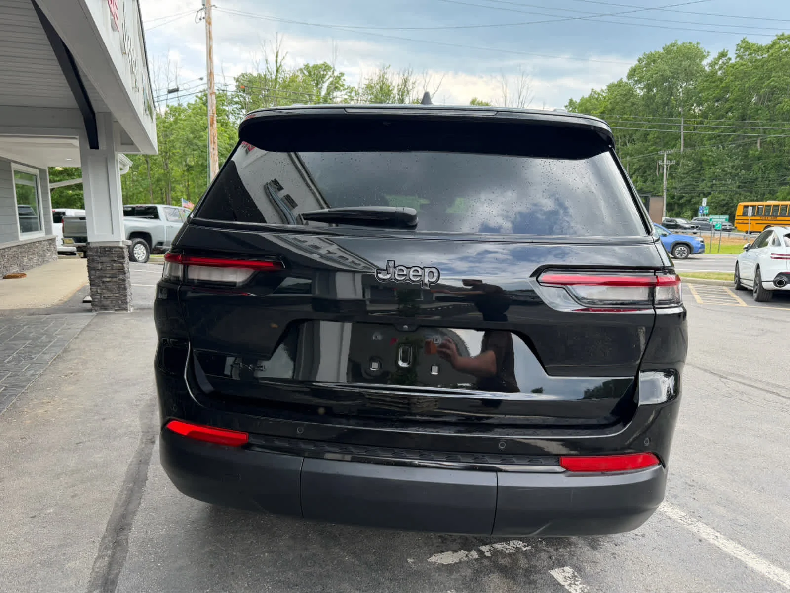 Used 2023 Diamond Black Crystal Pearlcoat Jeep Altitude image 6