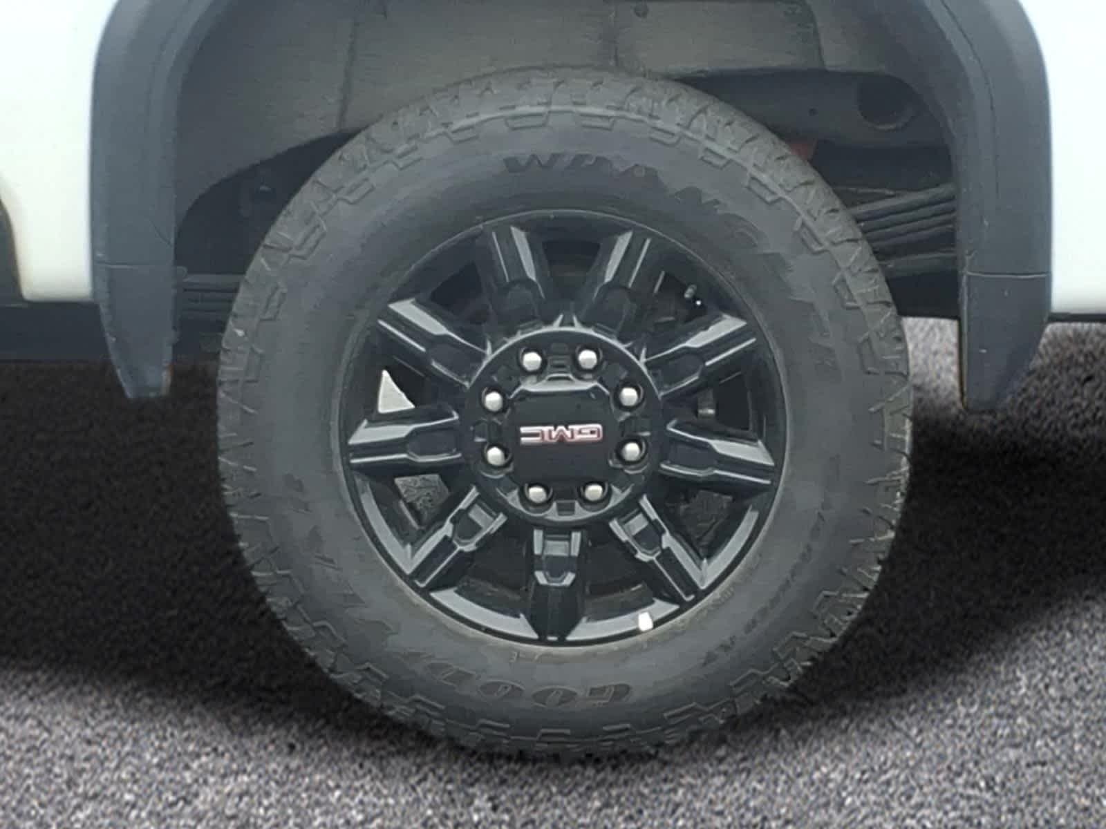 Used 2025 Summit White GMC AT4 image 3