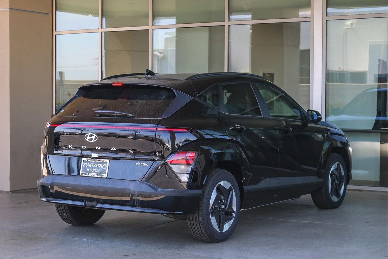 2025 Hyundai Kona EV SEL - Photo 37