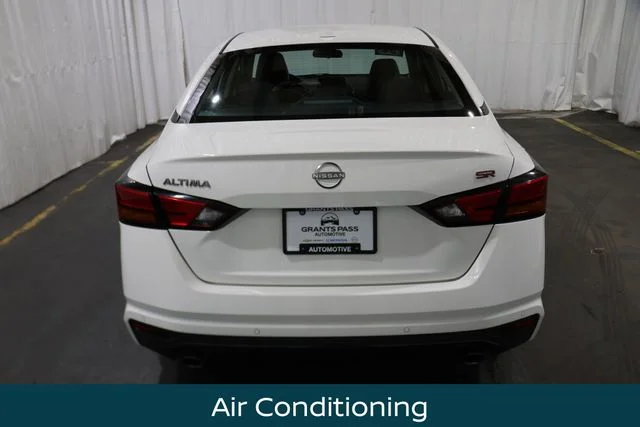 Certified Used 2024 White Nissan 2.5 SR image 4