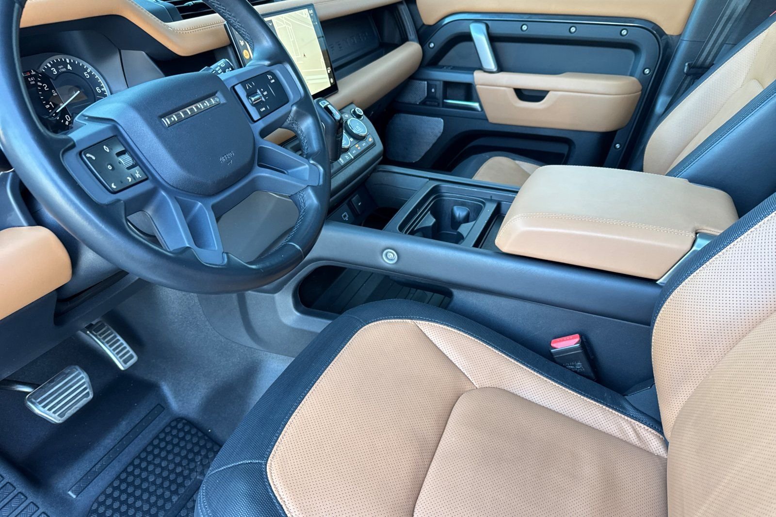Used 2023 Carpathian Grey Premium Metallic Land Rover X-Dynamic SE image 9