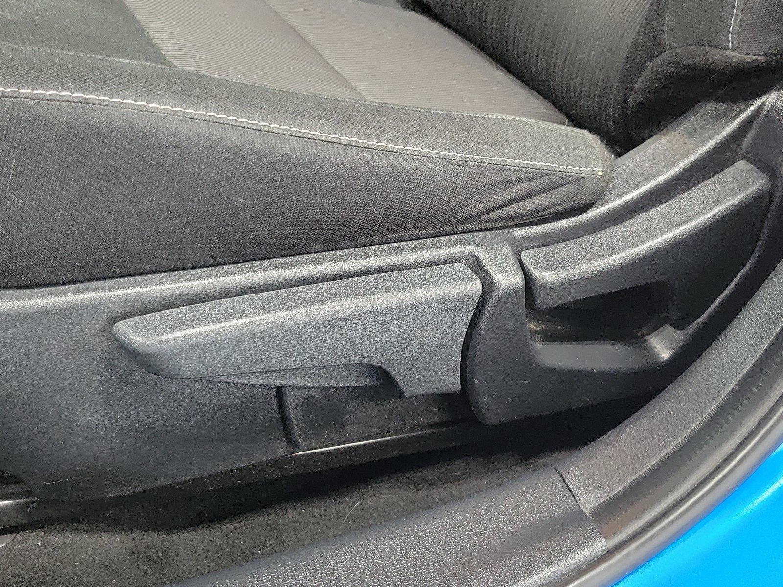 Used 2022 Blue Nissan SV image 9