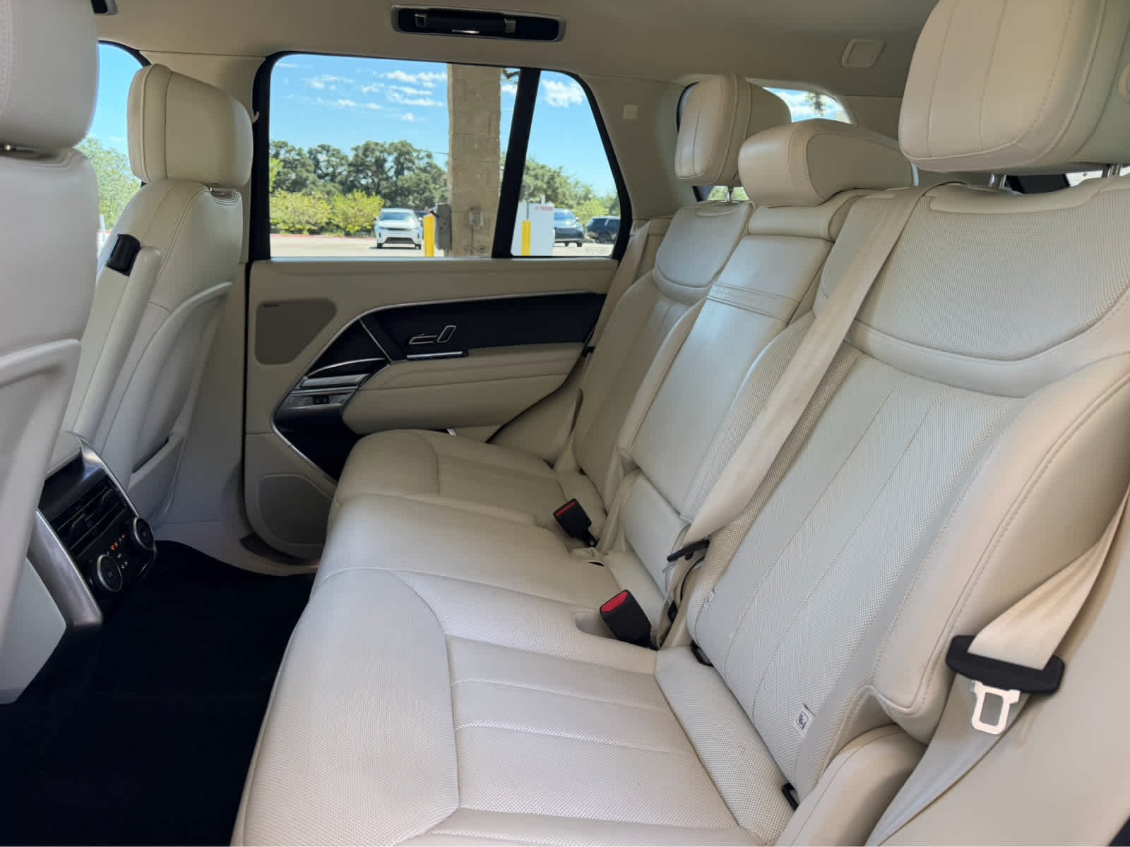Certified Used 2023 WHT Land Rover SE image 13