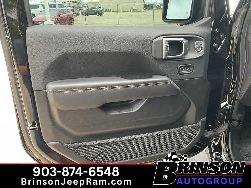 Used 2025 Black Clearcoat Jeep High Tide image 23