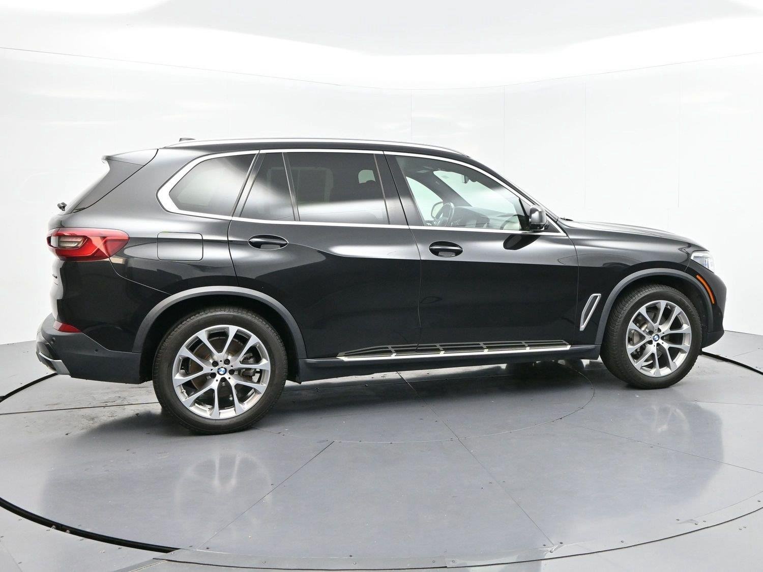 Used 2019 Black Sapphire Metallic BMW xDrive40i image 8