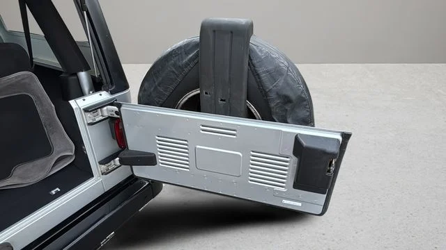 Used 2006 Silver Jeep Unlimited image 36