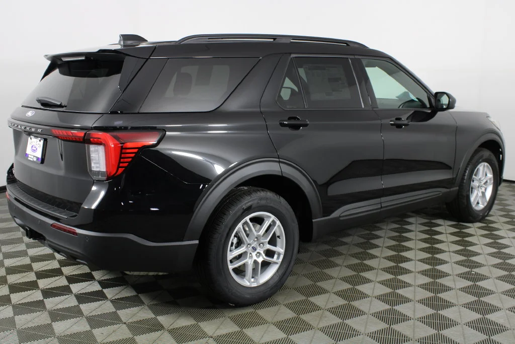 New 2027 Black Ford Active image 5