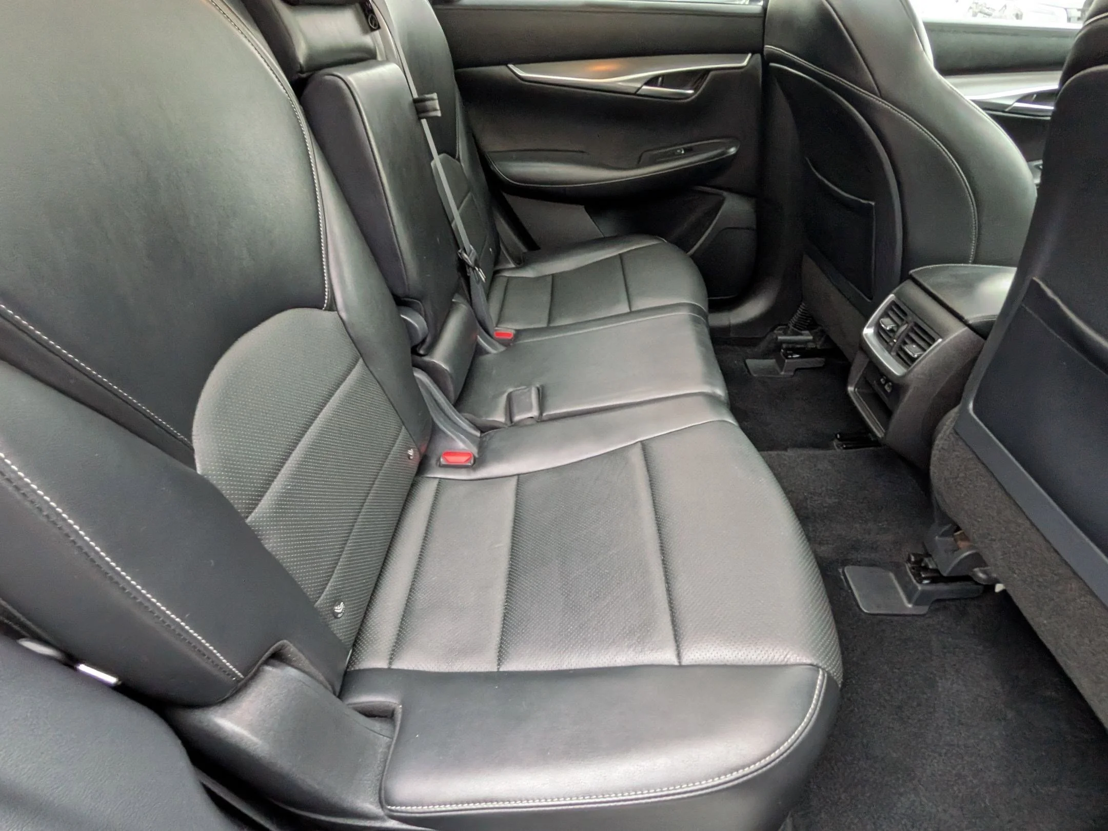 Used 2022 Graphite Shadow INFINITI LUXE image 24