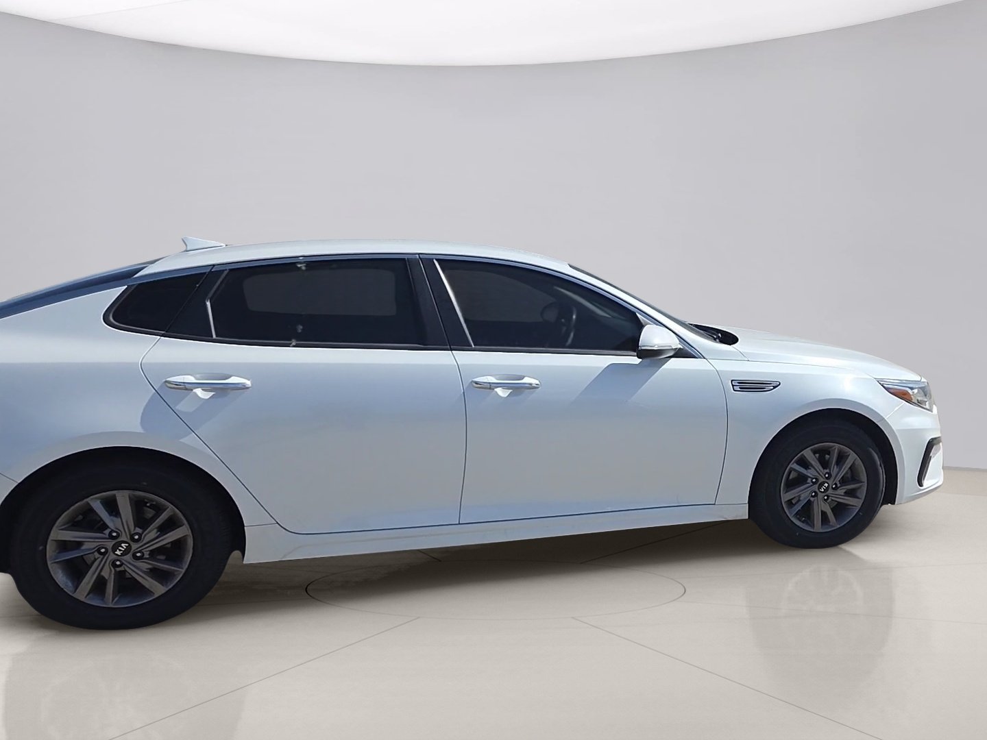 Used 2020 White Kia LX image 4