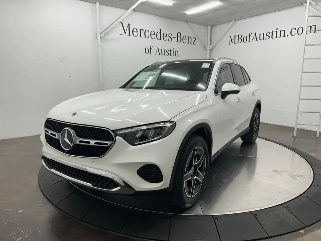 New 2027 White Mercedes-Benz GLC 300 image 3
