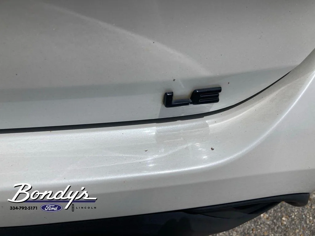Used 2023 Pearl Toyota LE image 6