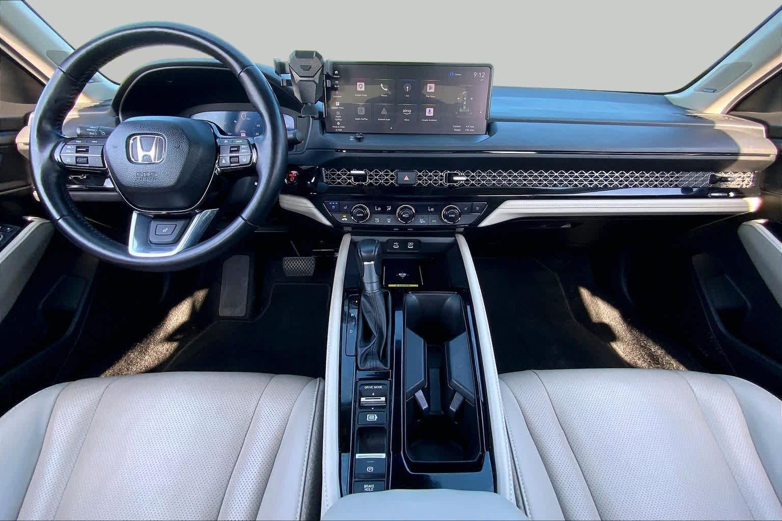 Used 2025 Meteorite Gray Metallic Honda Touring image 15