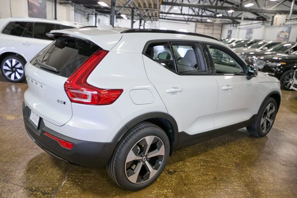 2026 Volvo XC40 Plus - Photo 8
