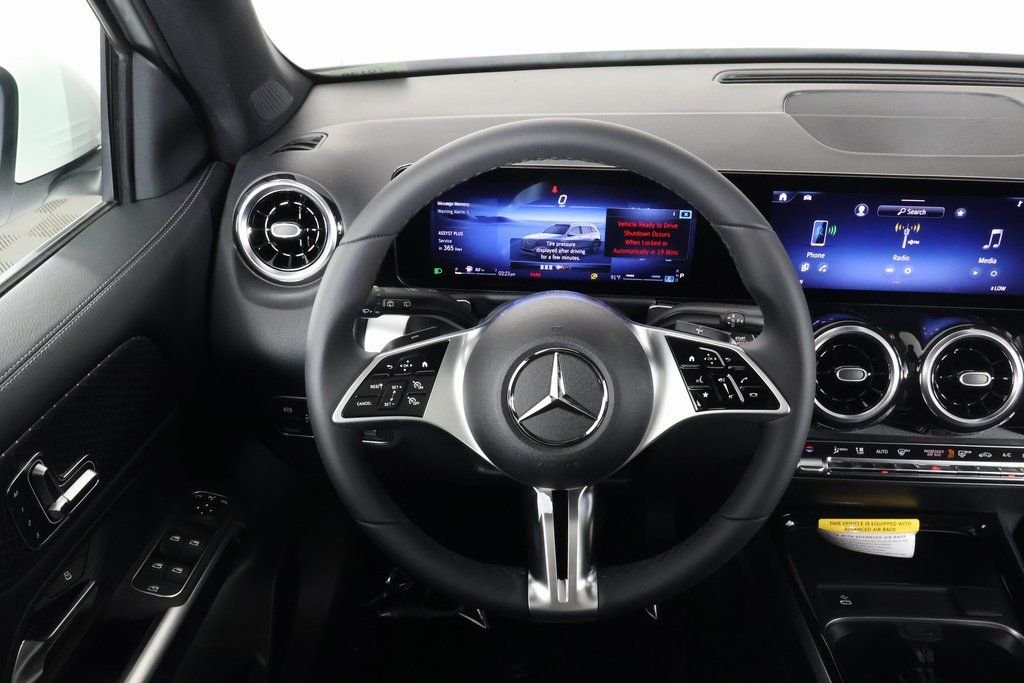 New 2026 Polar White Mercedes-Benz GLB 250 image 3