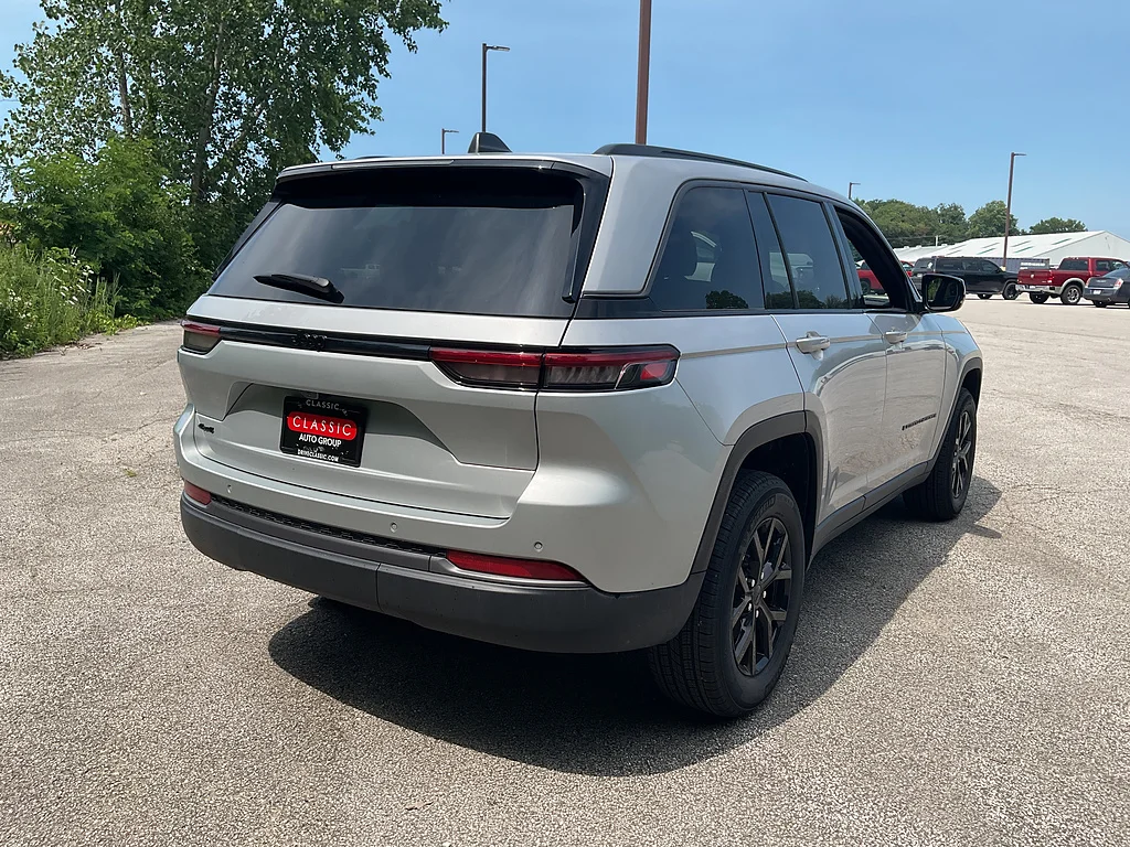 New 2026 Silver Zynith Jeep Altitude 4x4 image 5