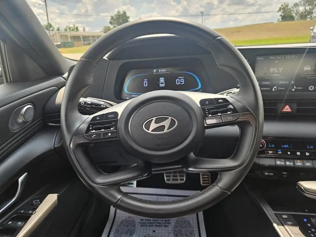 Used 2025  Hyundai SEL Sport image 14