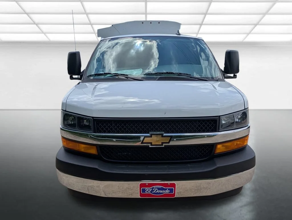 New 2026 Summit White Chevrolet 1WT image 18