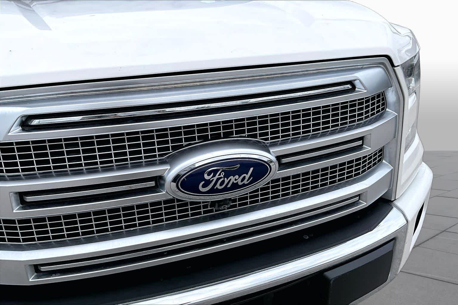 Used 2015 White Platinum Metallic Tri-Coat Ford Platinum image 30