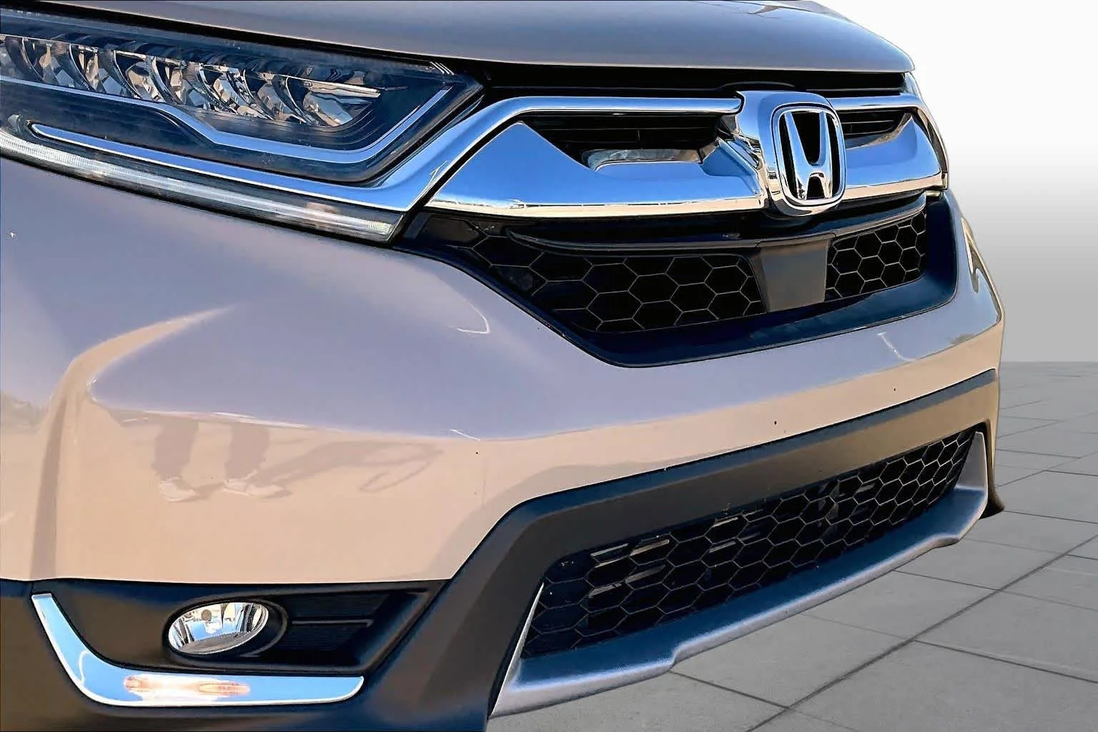 Used 2018 Sandstorm Metallic Honda Touring image 29